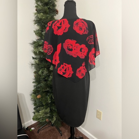 Red and Black Asymmetrical Gown with Flutter Sleeves - Picture 2 of 6